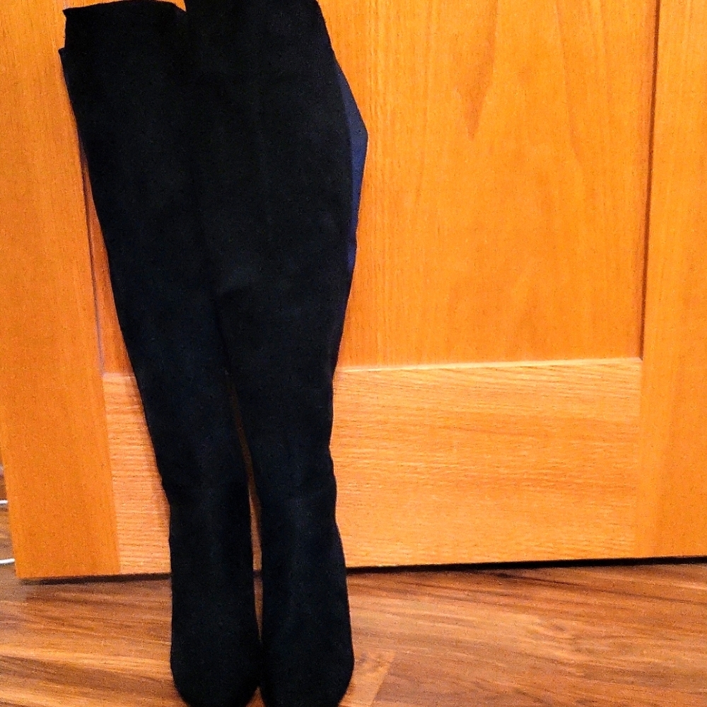 Black boots size 8. New without tag